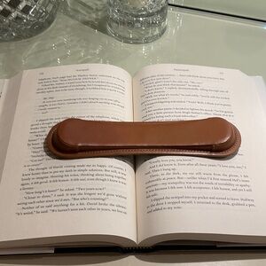 Beautiful vintage book page weight. Beautiful brown leather.  Condition mint!.